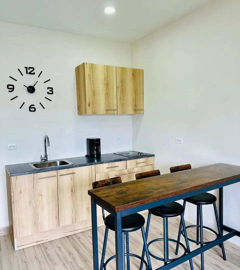Eagle Stays Aruba-New Stunning One Bedroom Apartment Near Eagle Beach! オラニエスタッド 0*,  アルバ